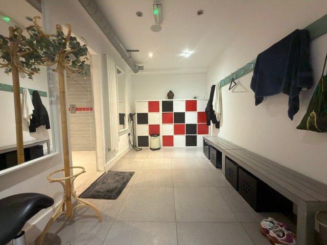 The downstairs changing room at Phoenix Yoga